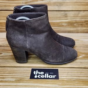 Clarks Womens 7.5 Ankle Booties Brown Suede Heeled Zip Up Boots